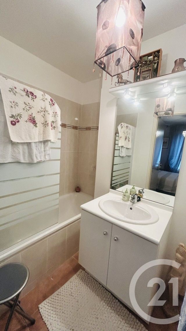 Appartement à vendre - 2 pièces - 39.7 m2 - VERNON - 27 - HAUTE-NORMANDIE - Century 21 Rive Gauche Immobilier